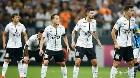 萨拉赫未首发，红军激战布莱顿！埃基蒂克与维尔茨领衔，悬念一触即发！